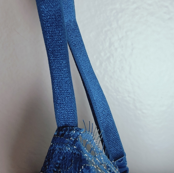 EUC Victoria's Secret Very Sexy Teal Shimmer Eyelash Lace Push Up Bra, Sz 32B - Picture 7 of 12